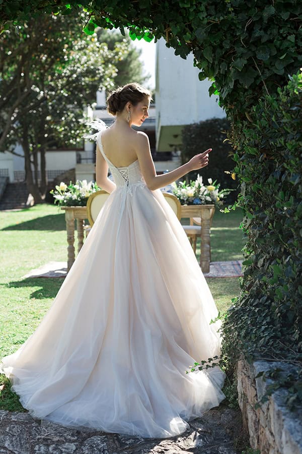 dreamy-rustic-elegant-styled-shoot-stunning-wedding-dresses_10x