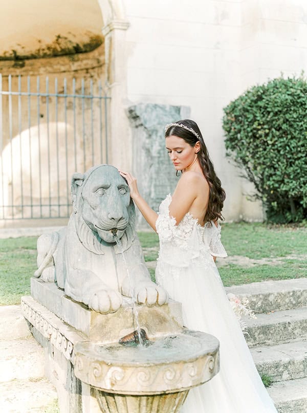 dreamy-styled-shoot-rome-utterly--romantic-wedding-dresses_02