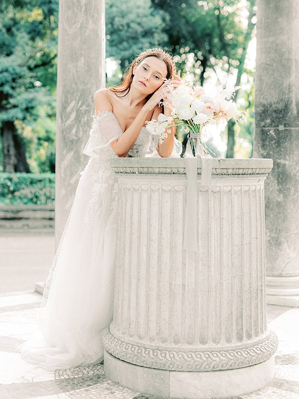 dreamy-styled-shoot-rome-utterly--romantic-wedding-dresses_09x