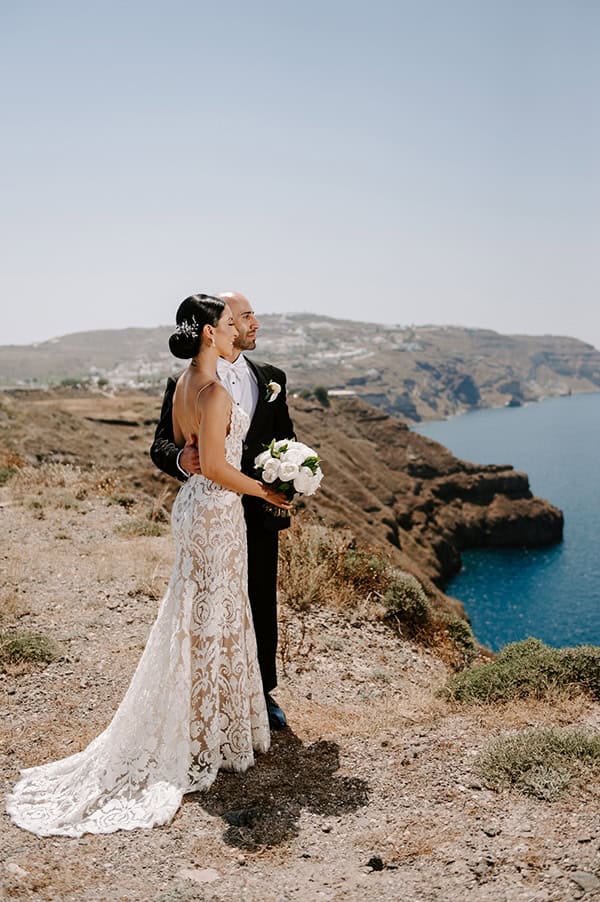magical-wedding-Santorini-romantic-floral-design-unforgetable-wedding-party_02
