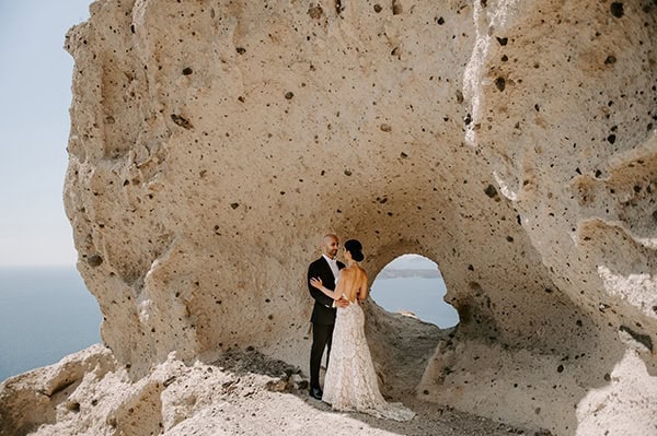 magical-wedding-Santorini-romantic-floral-design-unforgetable-wedding-party_02x