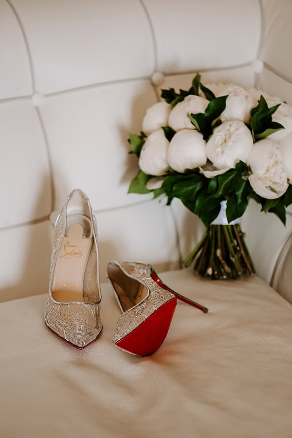 magical-wedding-Santorini-romantic-floral-design-unforgetable-wedding-party_04x