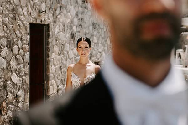 magical-wedding-Santorini-romantic-floral-design-unforgetable-wedding-party_08