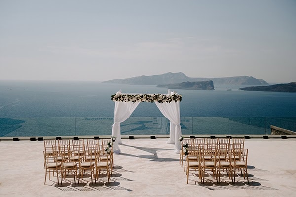 magical-wedding-Santorini-romantic-floral-design-unforgetable-wedding-party_09