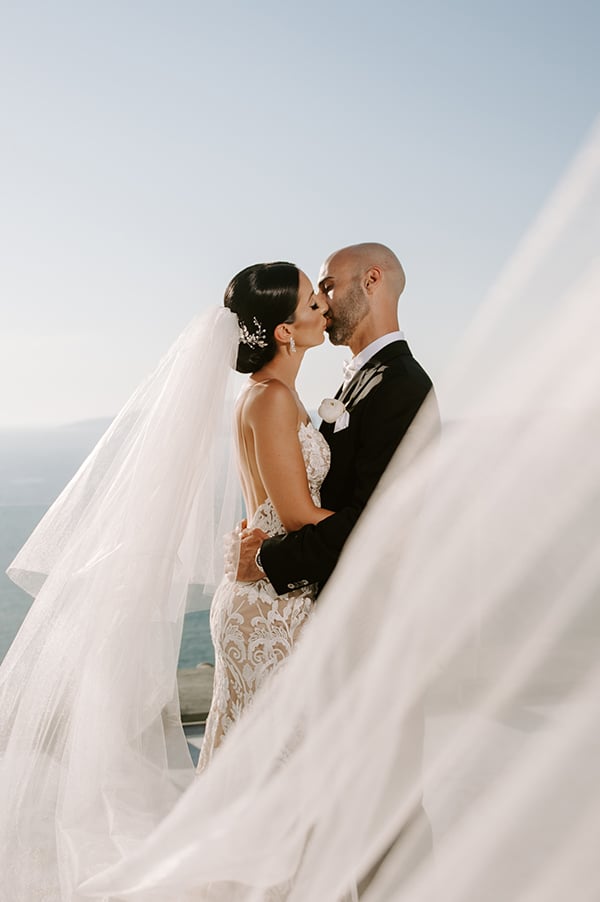 magical-wedding-Santorini-romantic-floral-design-unforgetable-wedding-party_27