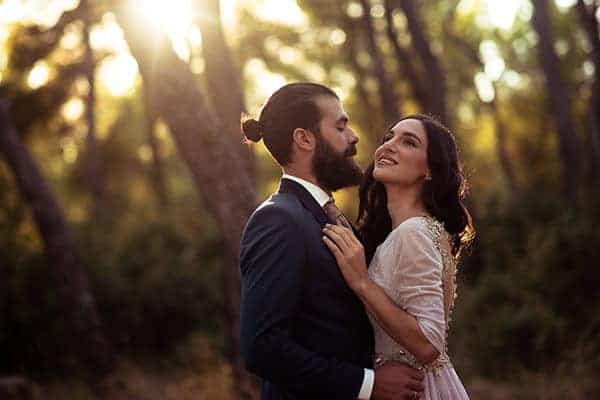 Ρομαντικός καλοκαιρινός γάμος στην Αθήνα με τριαντάφυλλα σε κόκκινες – λευκές αποχρώσεις │ Ειρήνη & Σπύρος