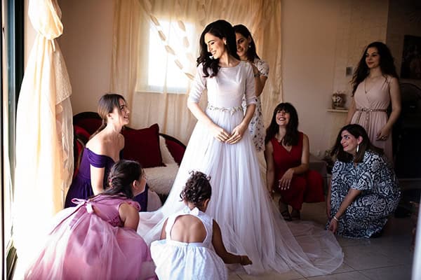 romantic-summer-wedding-athens-roses-red-white-tones_05