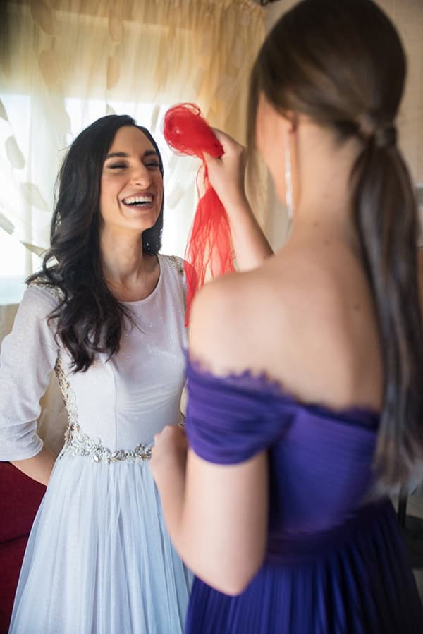 romantic-summer-wedding-athens-roses-red-white-tones_10