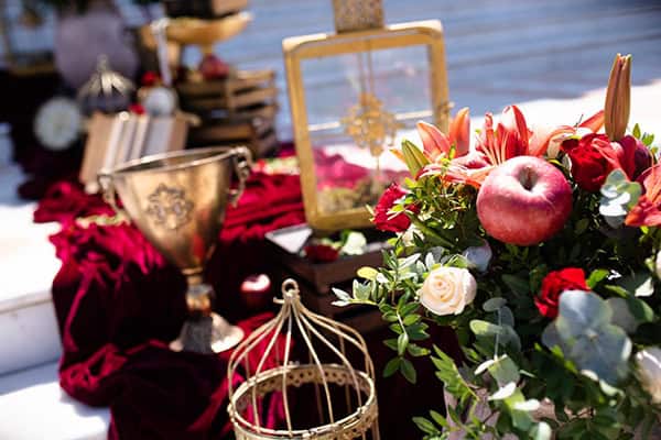 romantic-summer-wedding-athens-roses-red-white-tones_12