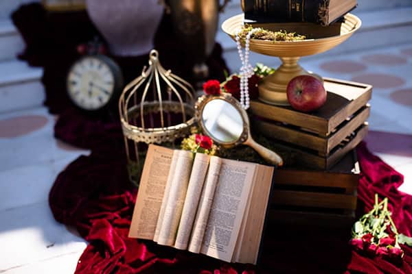 romantic-summer-wedding-athens-roses-red-white-tones_13