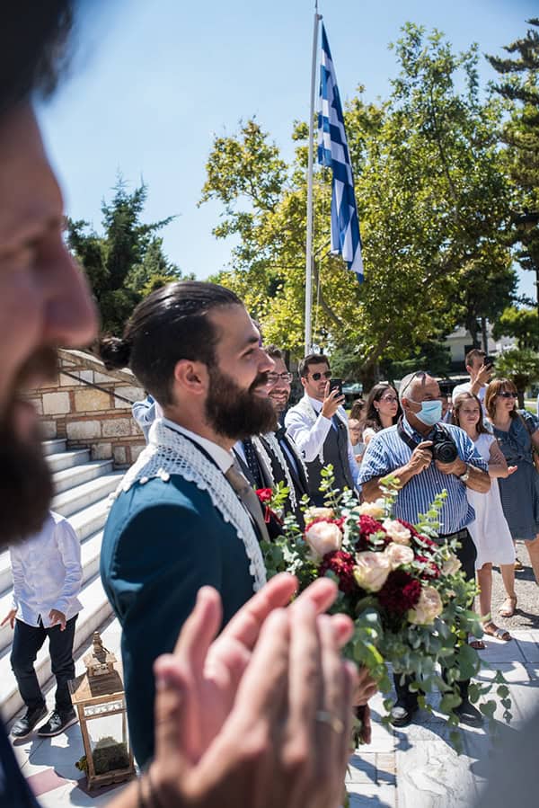 romantic-summer-wedding-athens-roses-red-white-tones_18