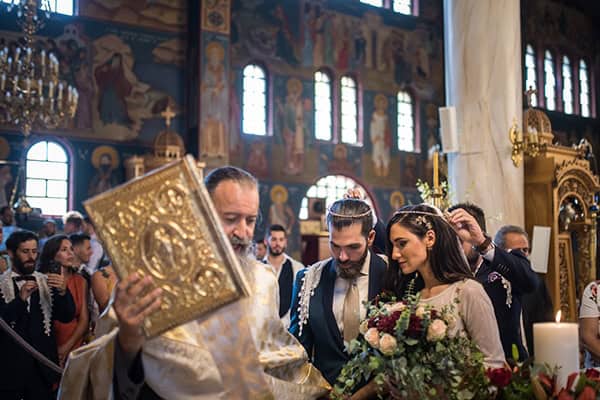 romantic-summer-wedding-athens-roses-red-white-tones_23