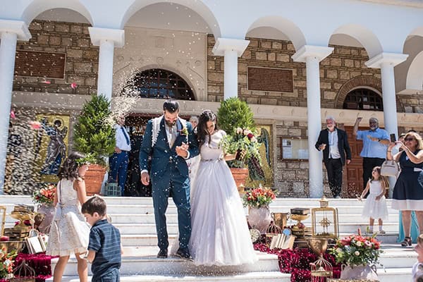 romantic-summer-wedding-athens-roses-red-white-tones_27