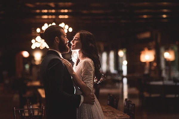 romantic-summer-wedding-athens-roses-red-white-tones_34