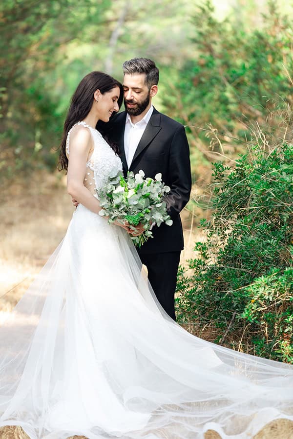 romantic-summer-wedding-athens-white-pink-roses-lots-of-greenery_01