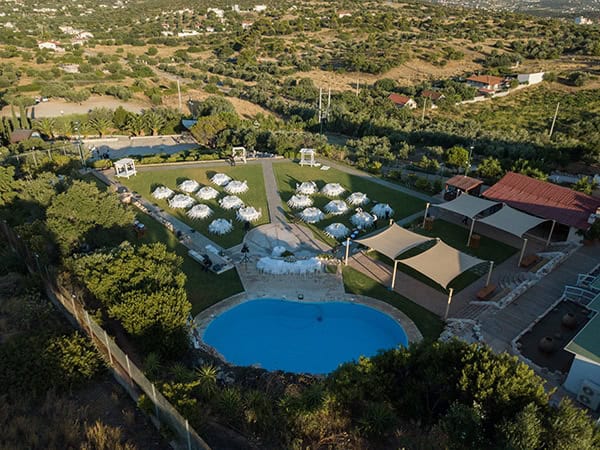 romantic-summer-wedding-athens-white-pink-roses-lots-of-greenery_09