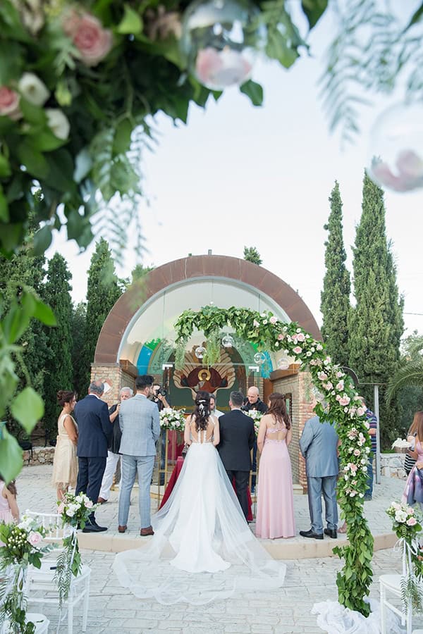romantic-summer-wedding-athens-white-pink-roses-lots-of-greenery_13