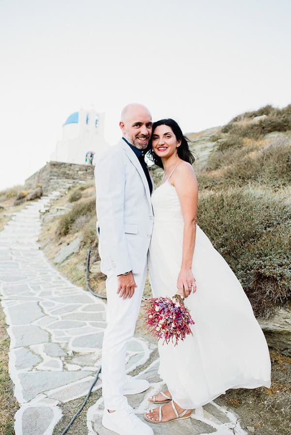 romantic-summer-wedding-sifnos-flowers-fuchsia-purple-touches_01x