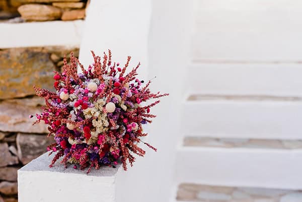 romantic-summer-wedding-sifnos-flowers-fuchsia-purple-touches_06