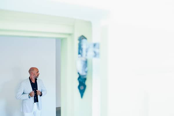 romantic-summer-wedding-sifnos-flowers-fuchsia-purple-touches_14