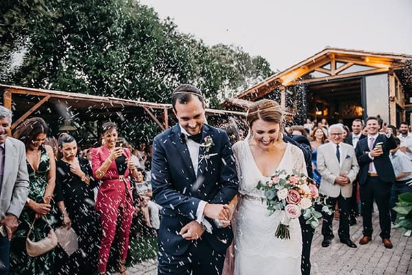 rustic-summer-wedding-athens-roses-white-dusty-pink-hues_01