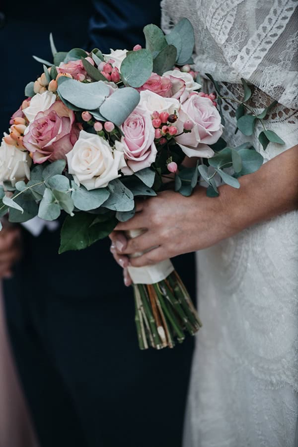 rustic-summer-wedding-athens-roses-white-dusty-pink-hues_02