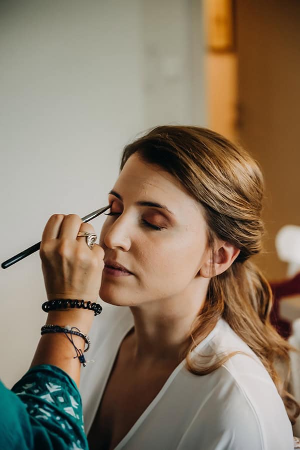 rustic-summer-wedding-athens-roses-white-dusty-pink-hues_03x