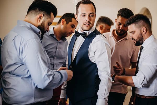 rustic-summer-wedding-athens-roses-white-dusty-pink-hues_10