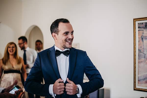 rustic-summer-wedding-athens-roses-white-dusty-pink-hues_11