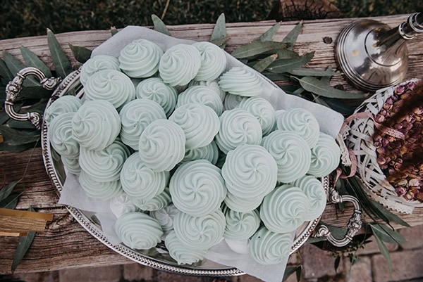 rustic-summer-wedding-athens-roses-white-dusty-pink-hues_13