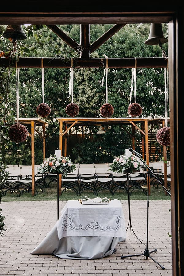 rustic-summer-wedding-athens-roses-white-dusty-pink-hues_15