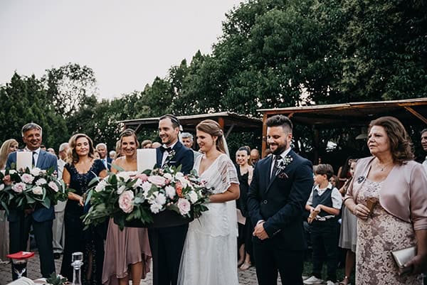 rustic-summer-wedding-athens-roses-white-dusty-pink-hues_26