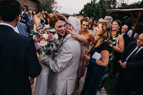 rustic-summer-wedding-athens-roses-white-dusty-pink-hues_27