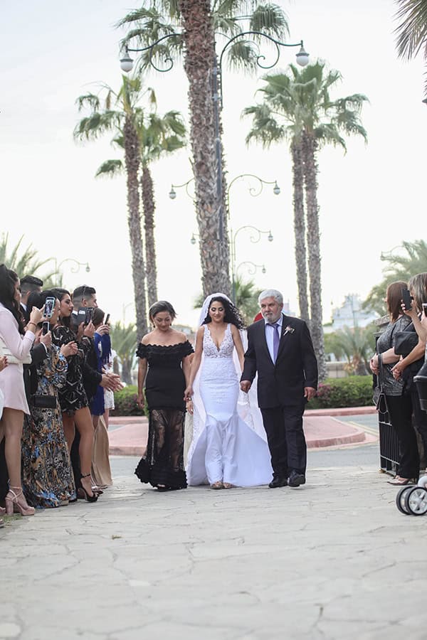 spring-wedding-nicosia-romantic-details-stunning-floral-design_11