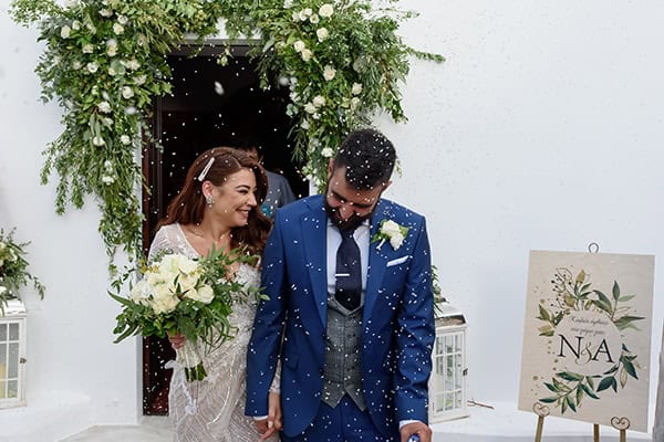 Ένας υπέροχος φθινοπωρινός γάμος στην πανέμορφη Σαντορίνη με ελιά και λευκά τριαντάφυλλα │ Άννα & Νίκος