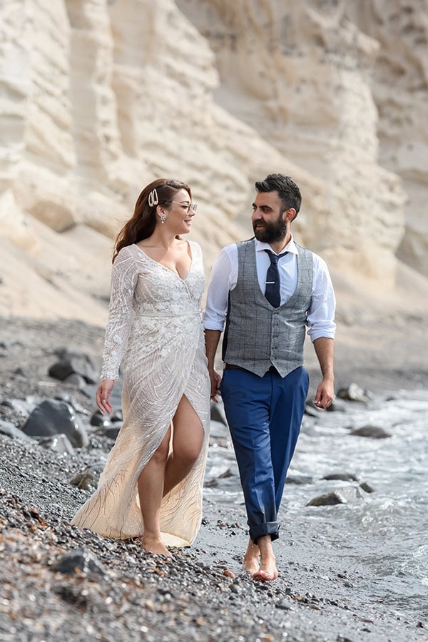 stunning-fall-wedding-beautiful-santorini-island-olive-branches-white-roses_01x
