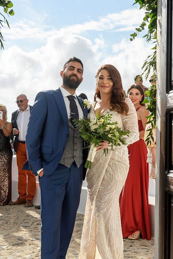 stunning-fall-wedding-beautiful-santorini-island-olive-branches-white-roses_19x