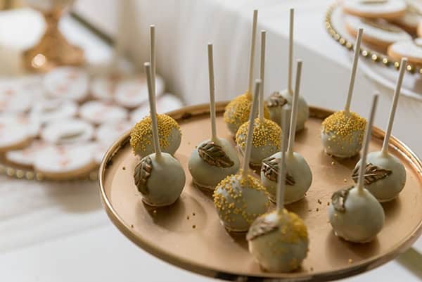 stunning-fall-wedding-beautiful-santorini-island-olive-branches-white-roses_22