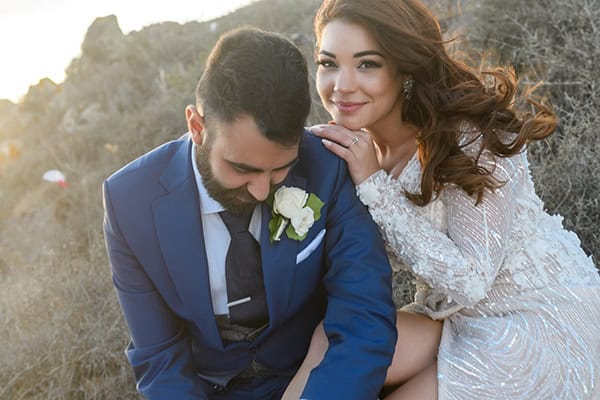 stunning-fall-wedding-beautiful-santorini-island-olive-branches-white-roses_24