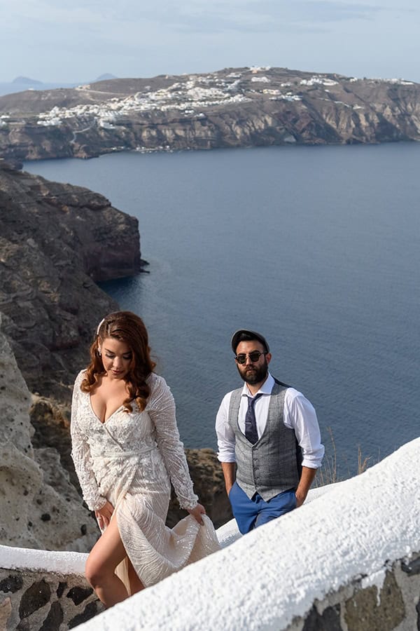 stunning-fall-wedding-beautiful-santorini-island-olive-branches-white-roses_25