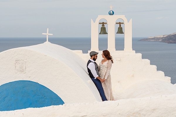 stunning-fall-wedding-beautiful-santorini-island-olive-branches-white-roses_28