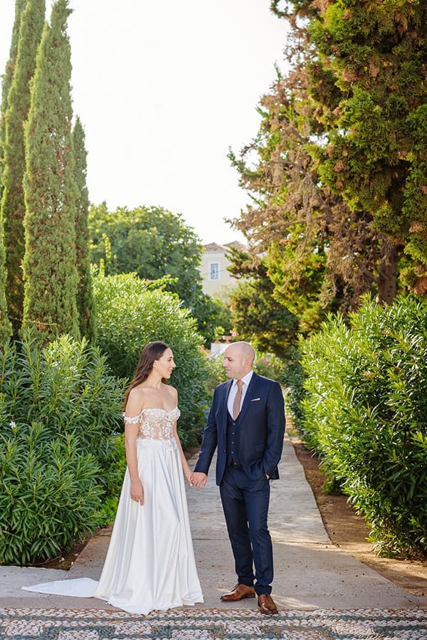 summer-military-wedding-athens-lush-floral-design-romantic-details_02x