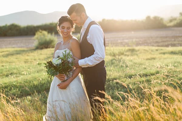 summer-wedding-athens-bohemian-elements-baby-breaths_01