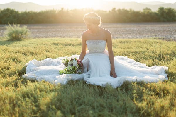 summer-wedding-athens-bohemian-elements-baby-breaths_05