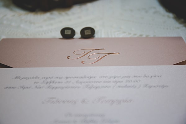 summer-wedding-athens-rink-romantic-details_04x