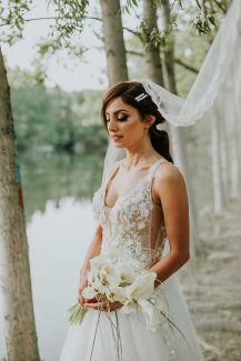 Ρομαντική ανθοδέσμη με λευκές κάλλες