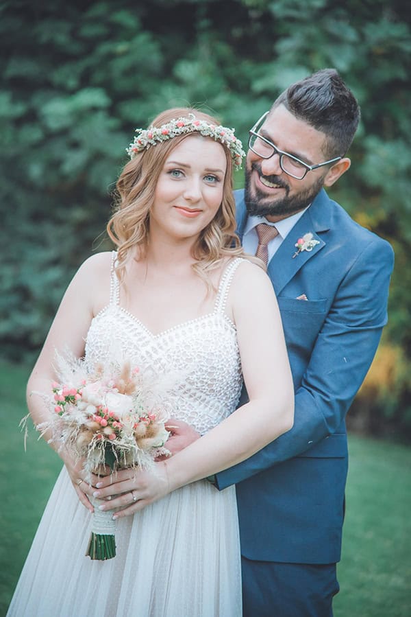bohemian-summer-wedding-athens-pampas-grass-roses-pink-coral-hues_01