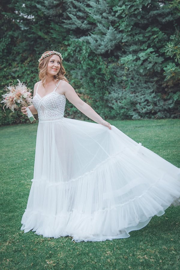 bohemian-summer-wedding-athens-pampas-grass-roses-pink-coral-hues_02