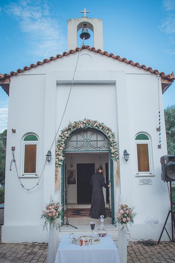 bohemian-summer-wedding-athens-pampas-grass-roses-pink-coral-hues_15