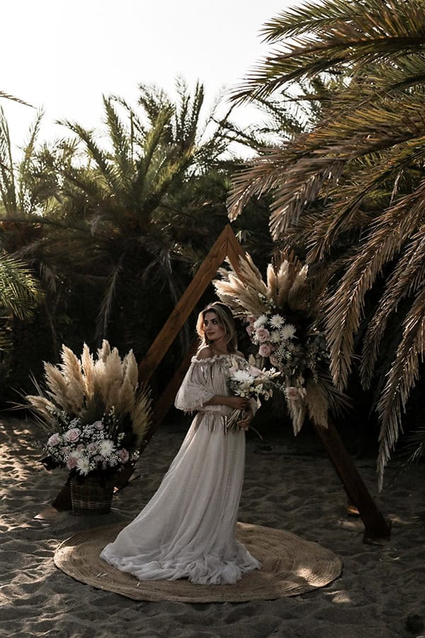 boho-chic-styled-shoot-beach-tropical-pampas-grass-roses-light-pink-hues_01x